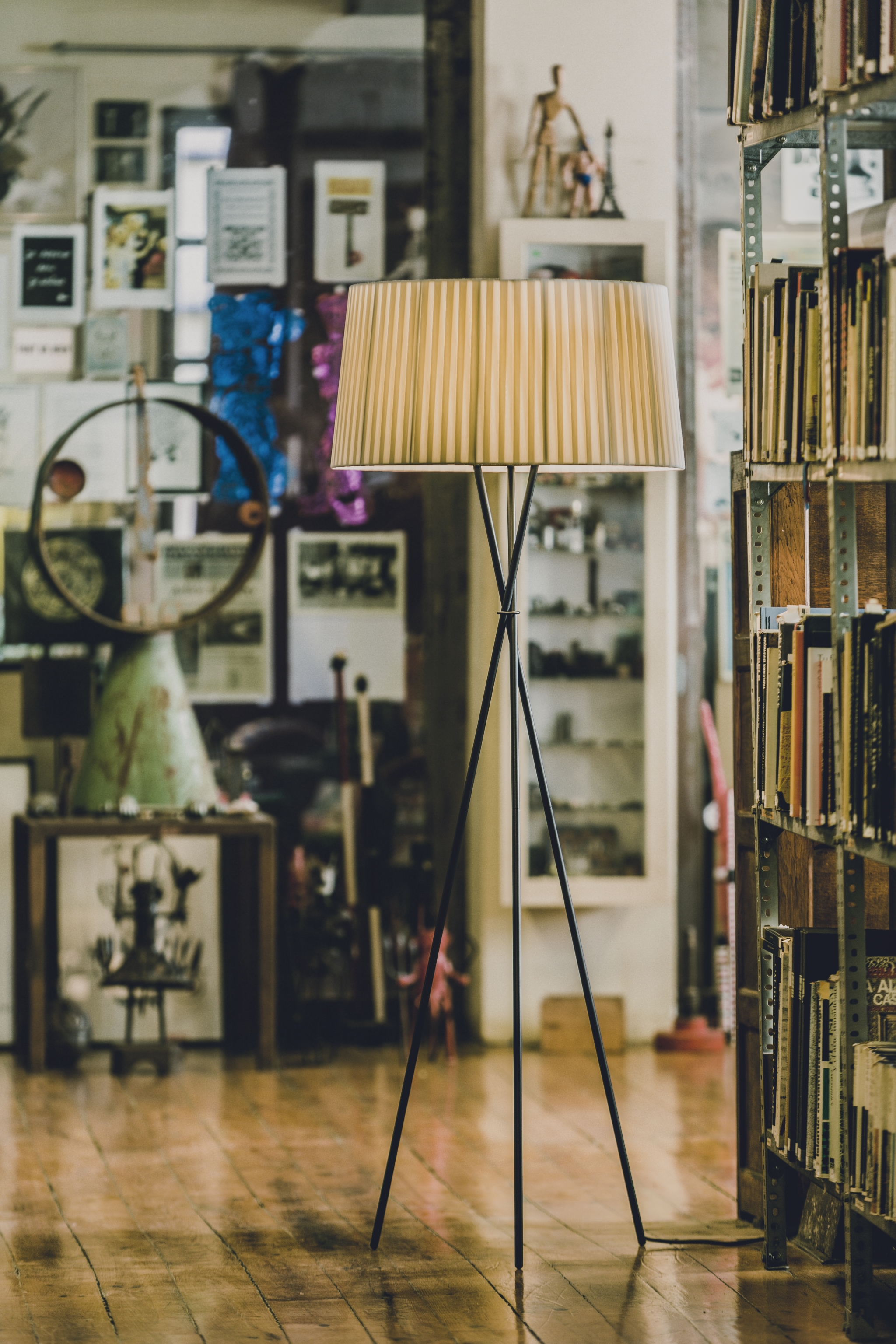 Iluminación interior - Lámparas de pie | Santa & Cole