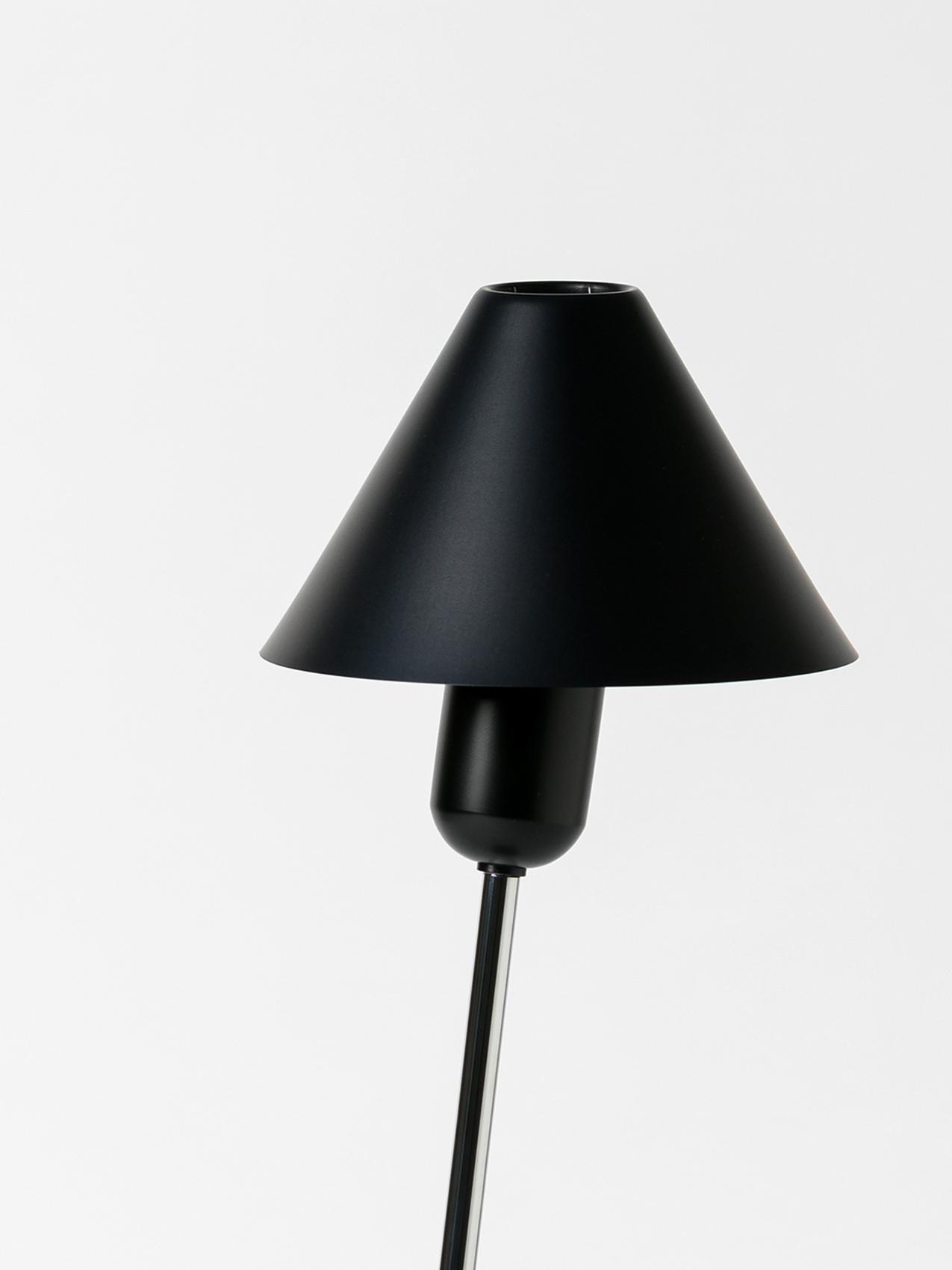 lampara_de_sobremesa_gira_pantalla_aluminio_anodizado_negro_sobremesa_6GIR01-O1-O1-O1-O1-O1-O1-O1-O1-O4.jpg