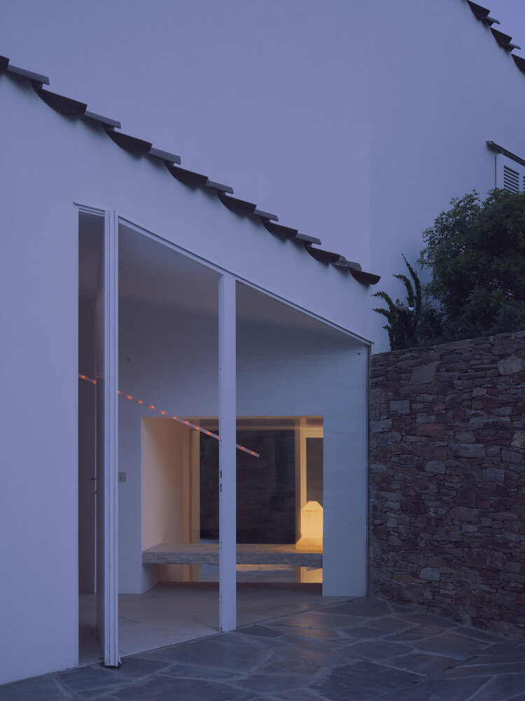 Campana-Verano-2023-Cadaques-Arquitectura-G-Jara-Varela-020-230441-La-Colilla-Babel-RET.jpg