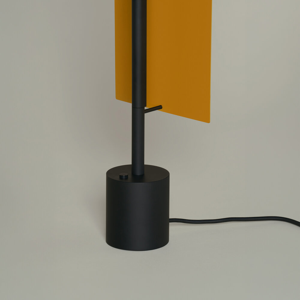 LaminaDorada-sobremesa-detalle-OFF-EnricBadrinas-SantaCole-2022-R26-2.jpg