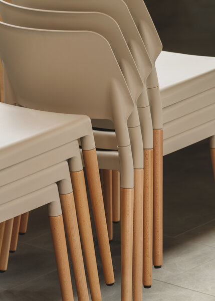 Silla-Belloch-blanca-madera-detalle-SantaCole-EnricBadrinas-2022-01-x2400