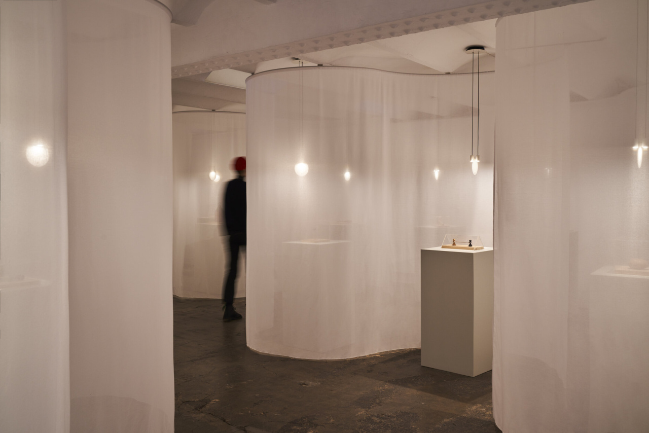 Expo-Brossa-Galeria-SantaCole-ClaudiaMaurino-2024-340-Bijou-blanca-x2400