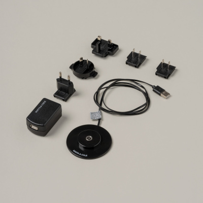 Contact charger by Santa & Cole