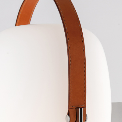 Natural colour leather handle by Santa & Cole