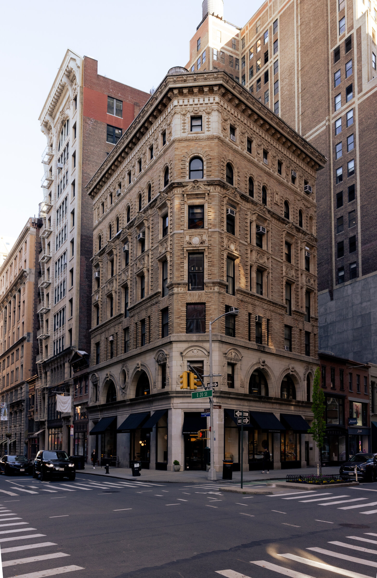 Galeria-SantaCole-NY-Pia-Riverola-2024-Fachada-1-x2400