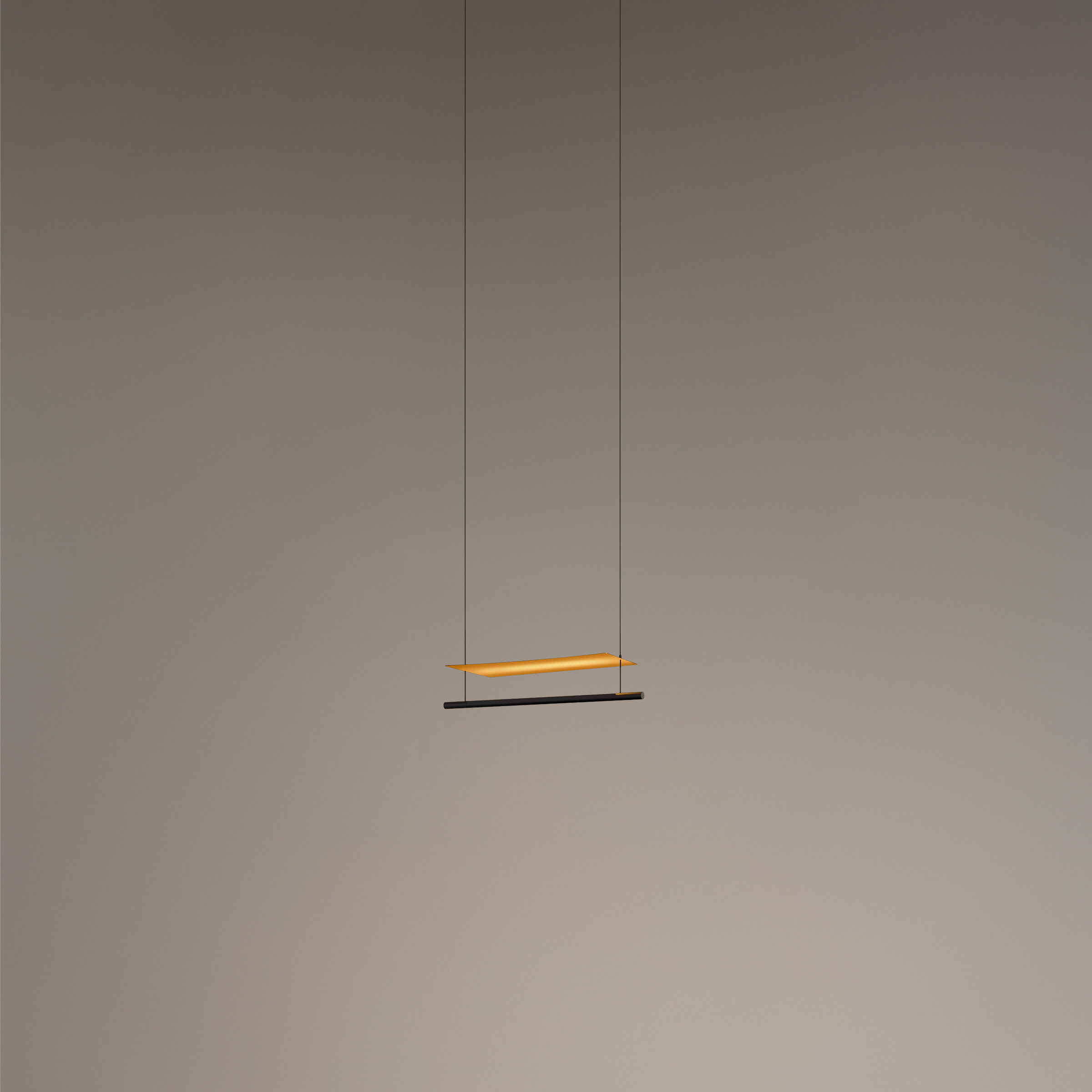 Lamina-Dorada-45-pendant-on-R25-x2400.jpg
