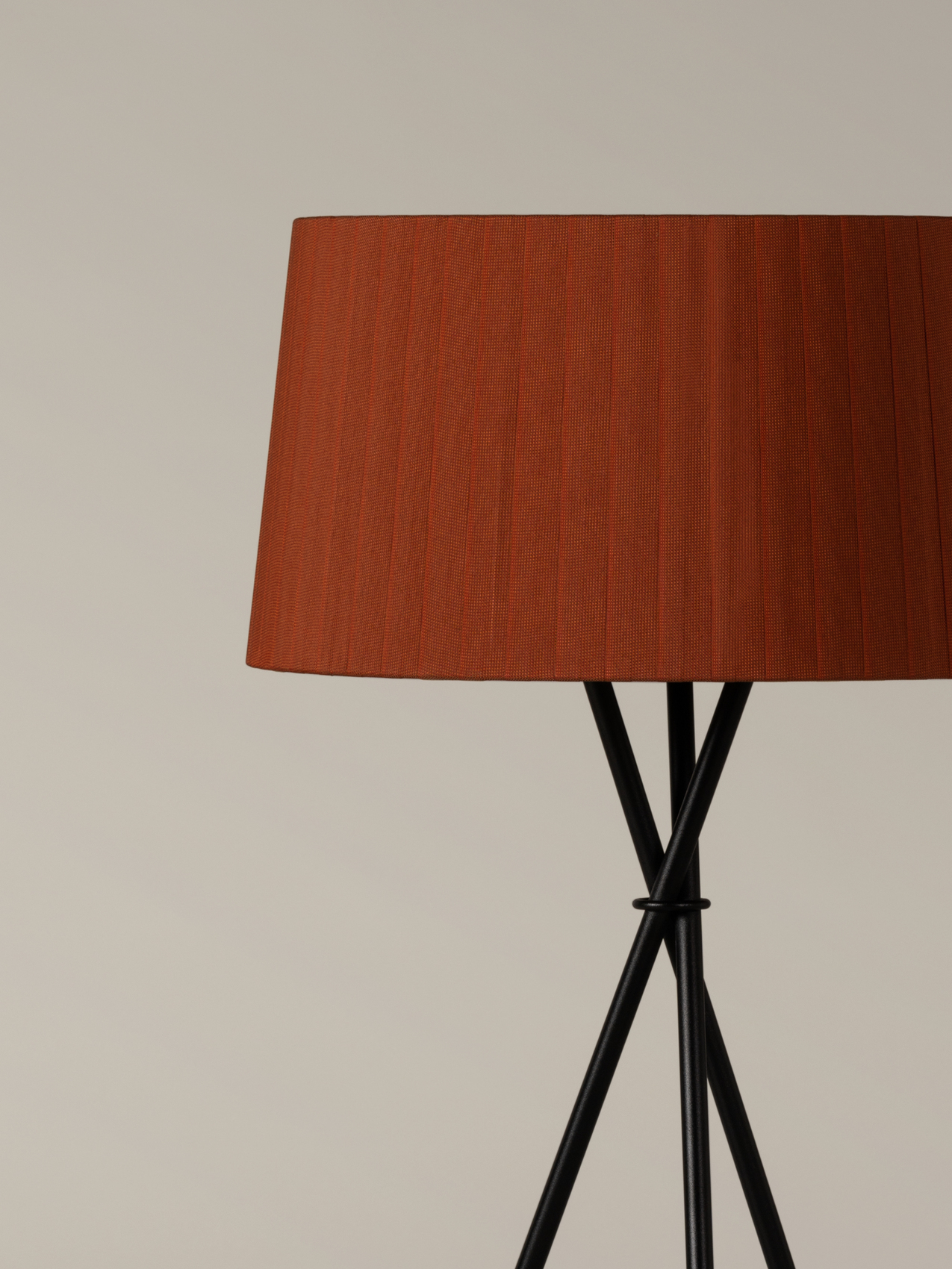 lampara_de_sobremesa_tripode_G6_pantalla_cinta_teja_raw_color_TG6M7-O1-O1-O1.jpg