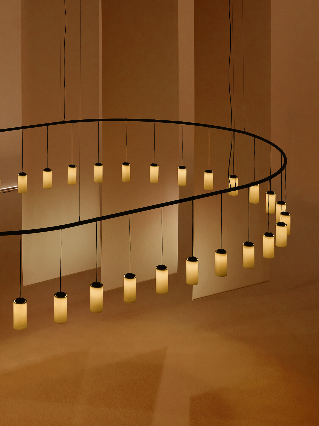 Cirio-Oval-jaravarela-santacole-2025-0451-CUT-RET-x2400