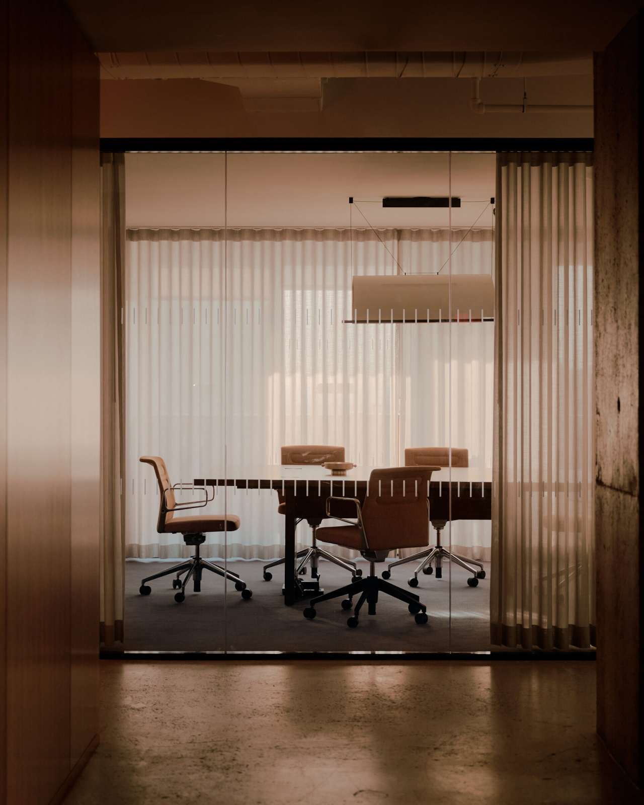 56-Nomad-Financial-Firm-William-Jess-Laird-91608-LAMINA-MAYOR-x2400