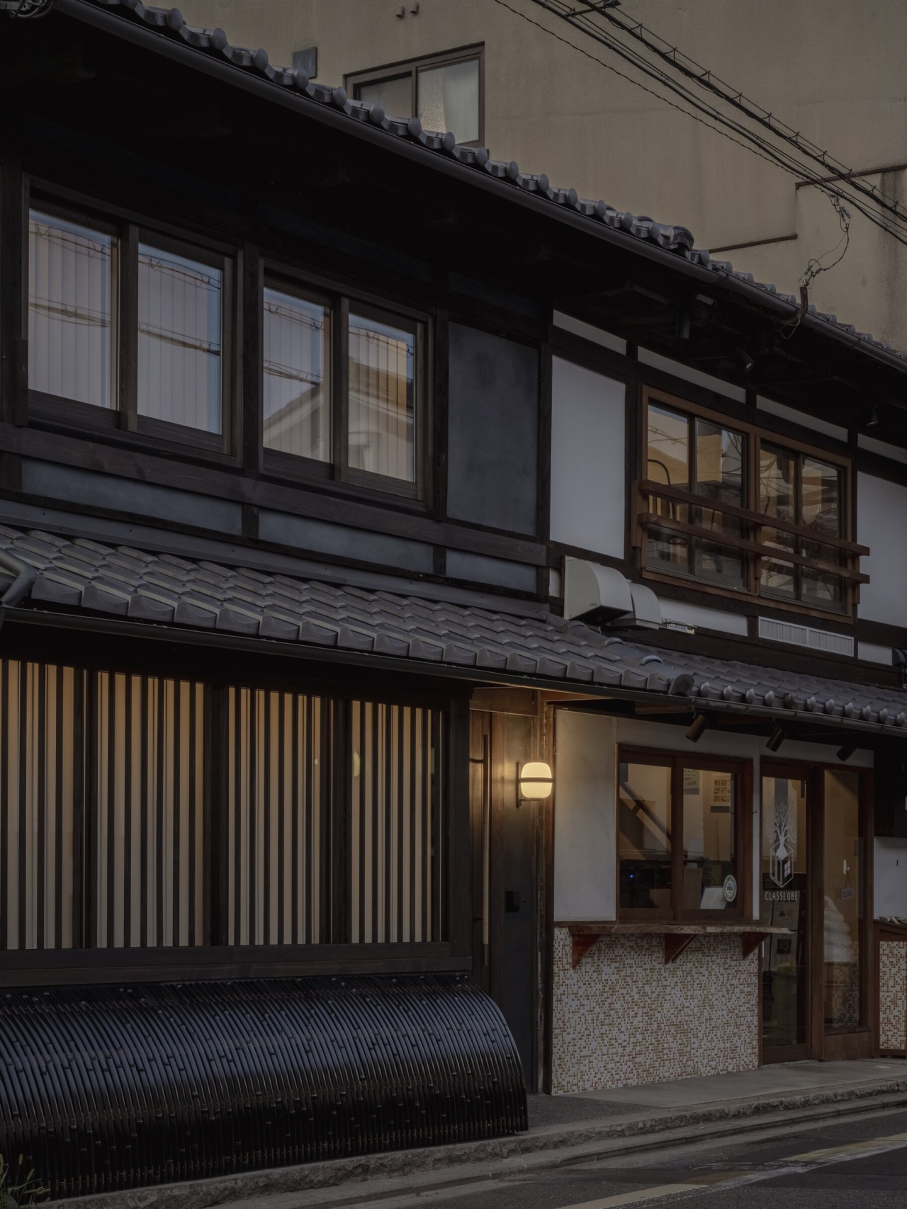 04-Nishimaecho-Machiya-Tomooki-Kengaku-WALLY-x2400