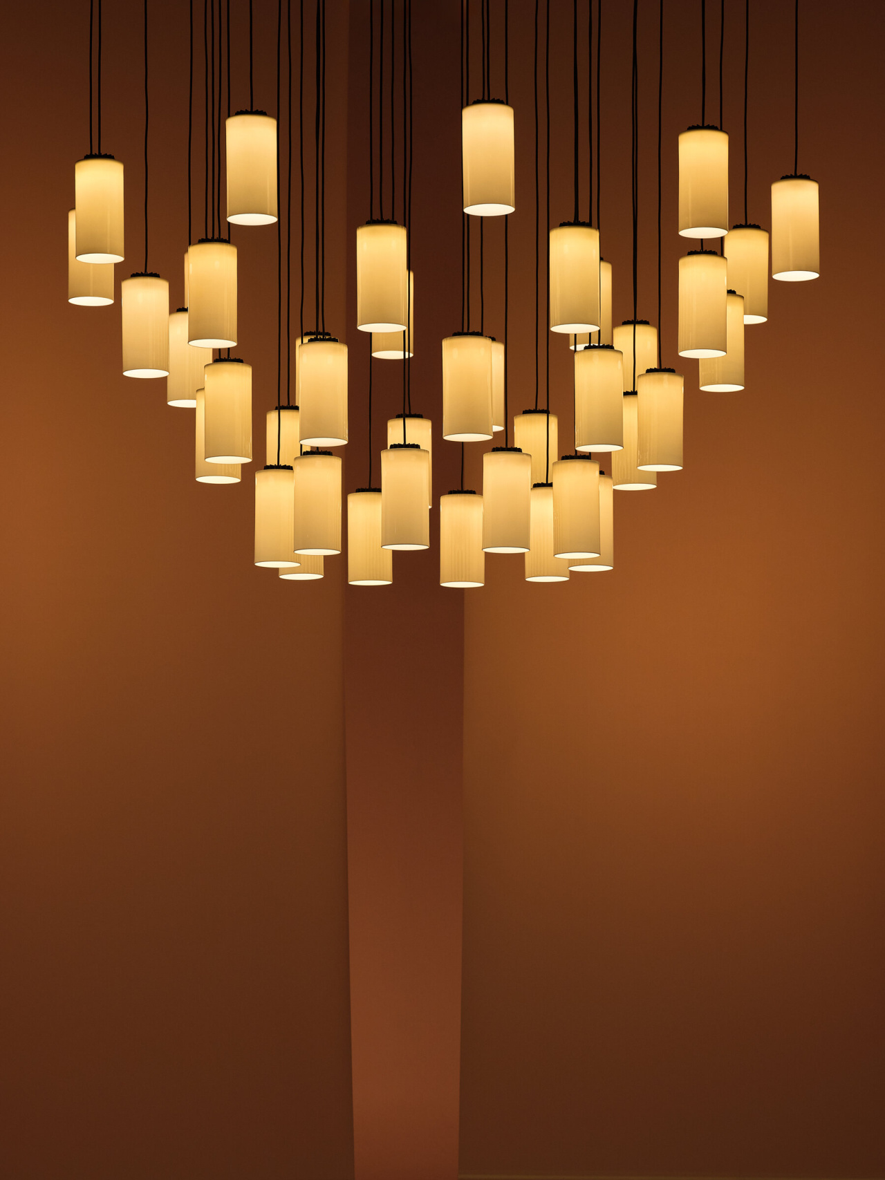 Cirio-Chandelier-jaravarela-santacole-2025-0647-RET-x2400.jpg