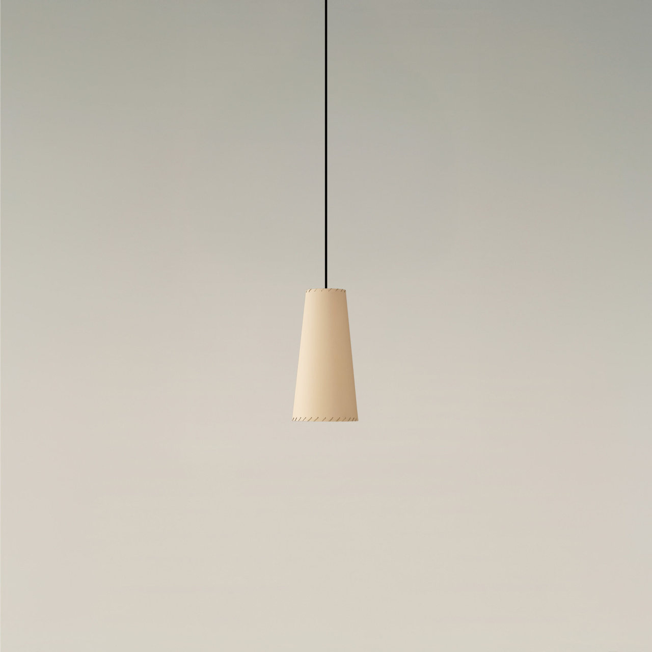 Sisisi-Conicas-Largas-MT2-beige-ON-EnricBadrinas-2021-MT2PA-01-03-04-R25-x2400.jpg