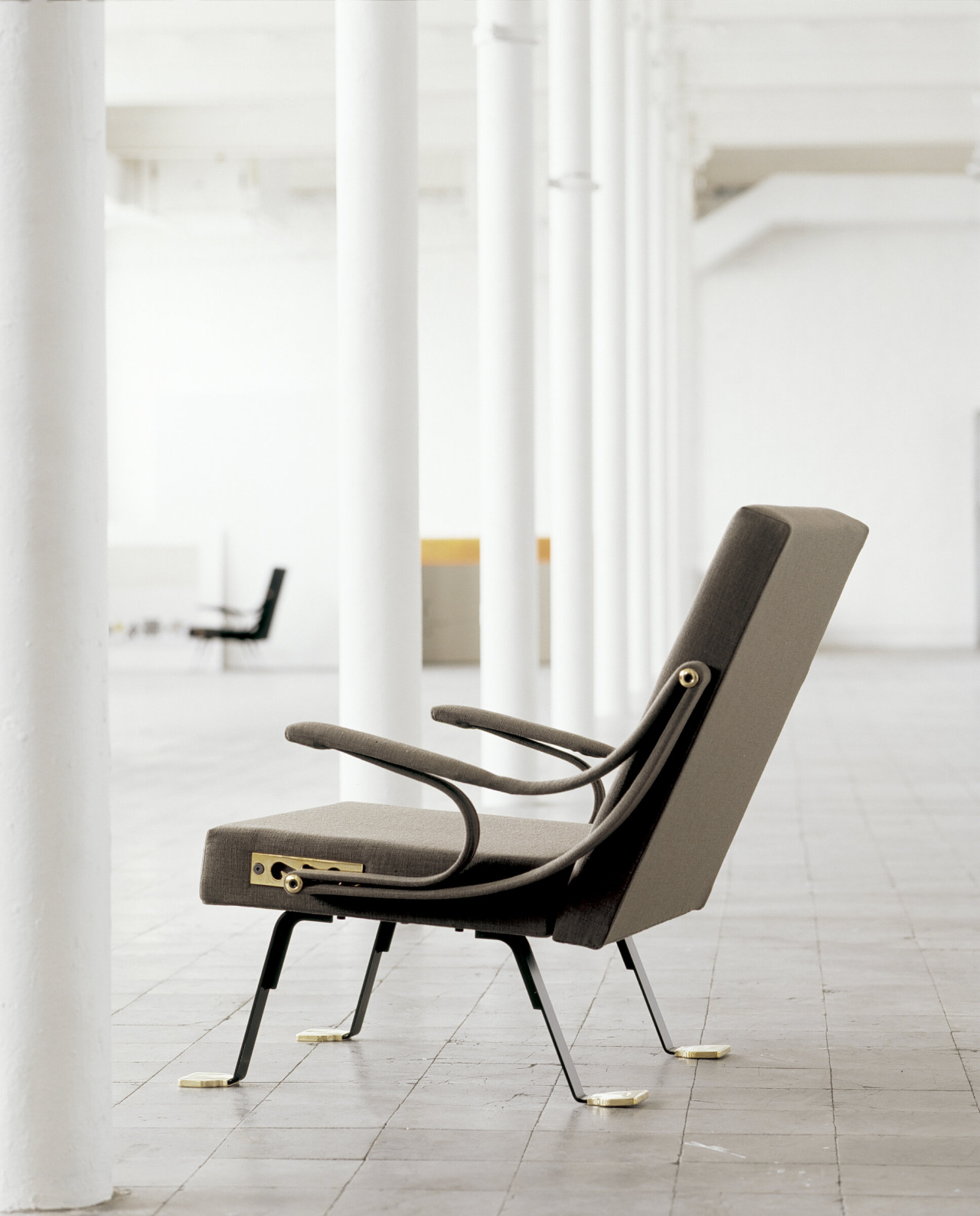 01-sillon-digamma-CarmeMasia-x2400.jpg