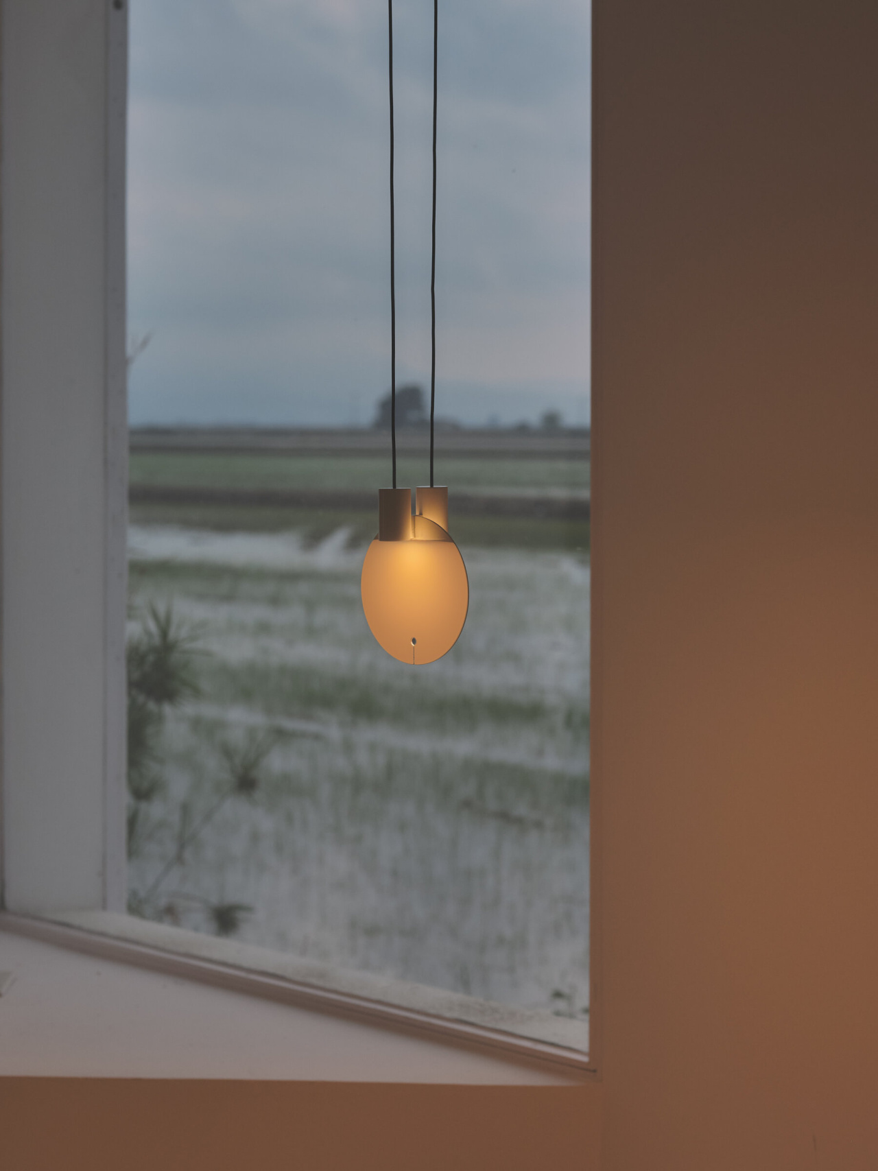 Bijou-S-blanca-suspension-ON-JaraVarela-SantaCole-Delta-2023-02-x2400.jpg