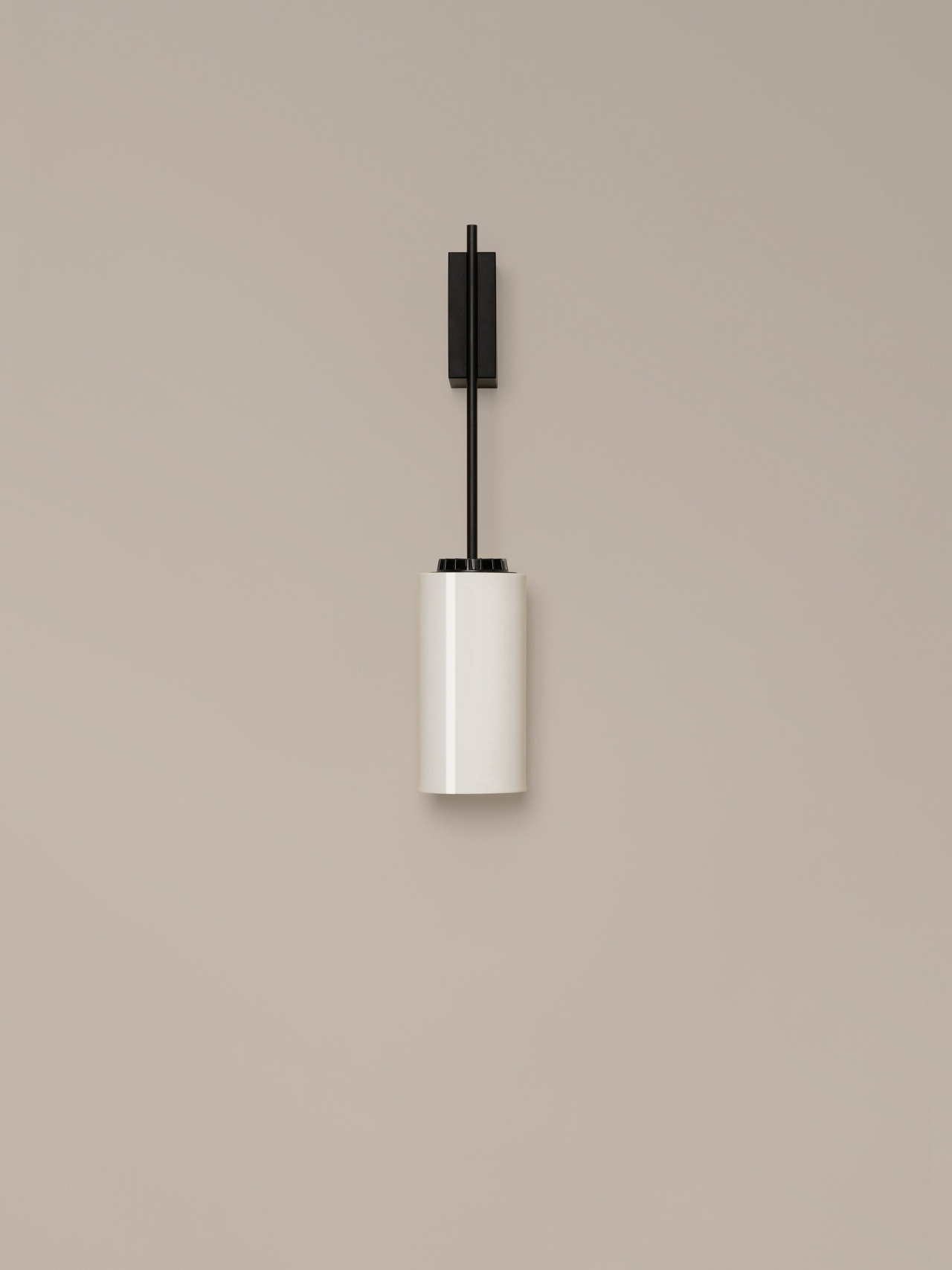 Cirio-aplique-porcelana-blanca-OFF-Enric-Badrinas-2022-01-x2400.jpg