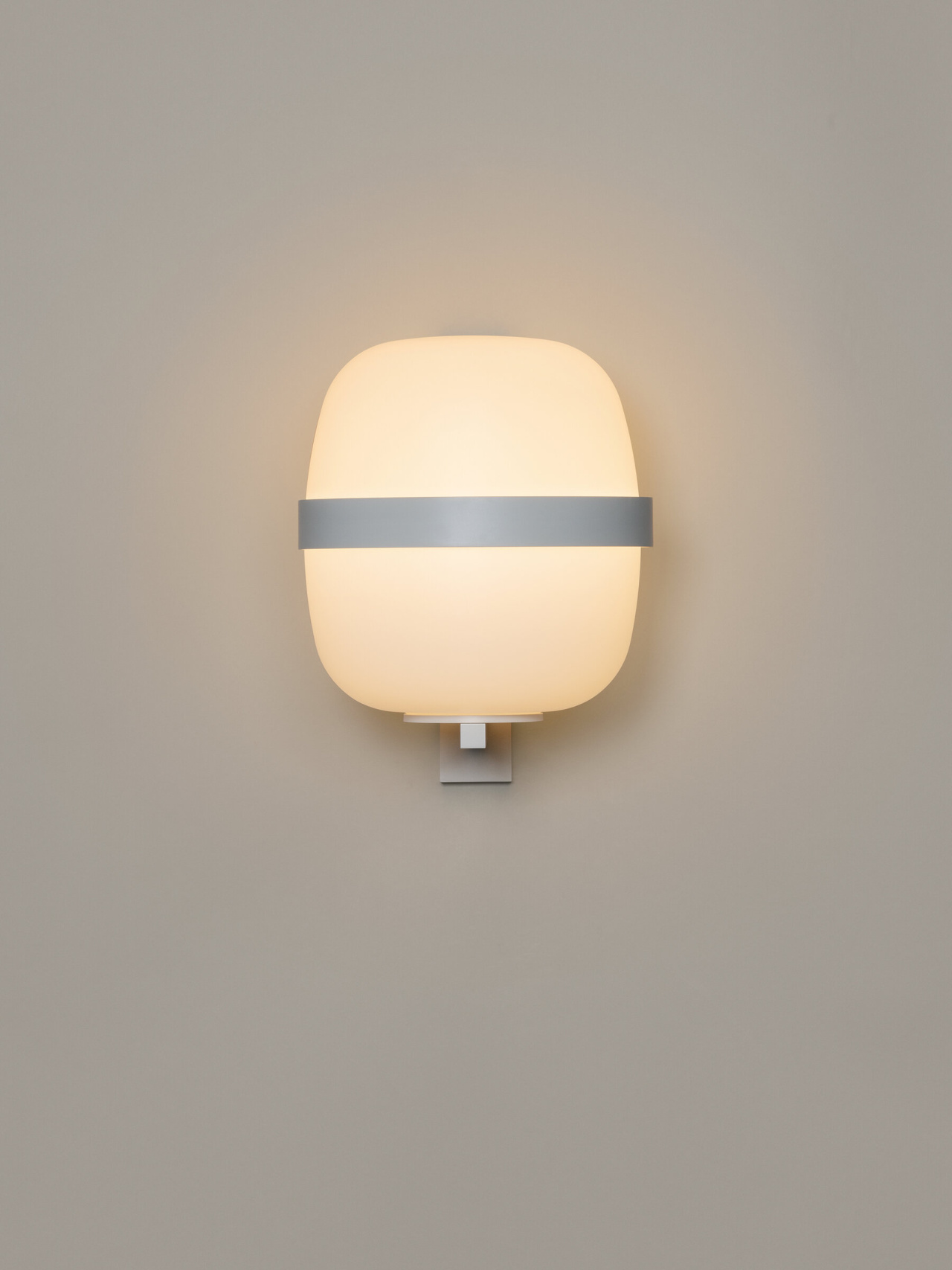 SantaCole-Wally-Cesta-blanco-frontal-on-Badrinas-2022-WALWB02-v1-x2400.jpg