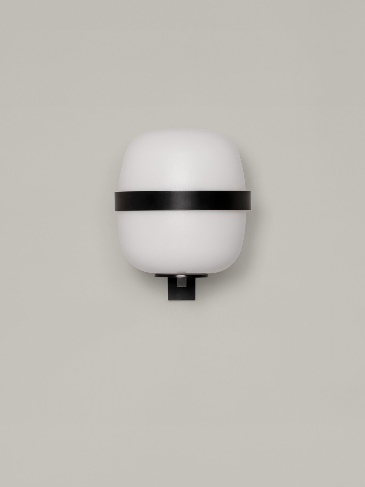 SantaCole-Wally-Cesta-negro-frontal-off-Badrinas-2022-WALWB01-v1-x2400.jpg