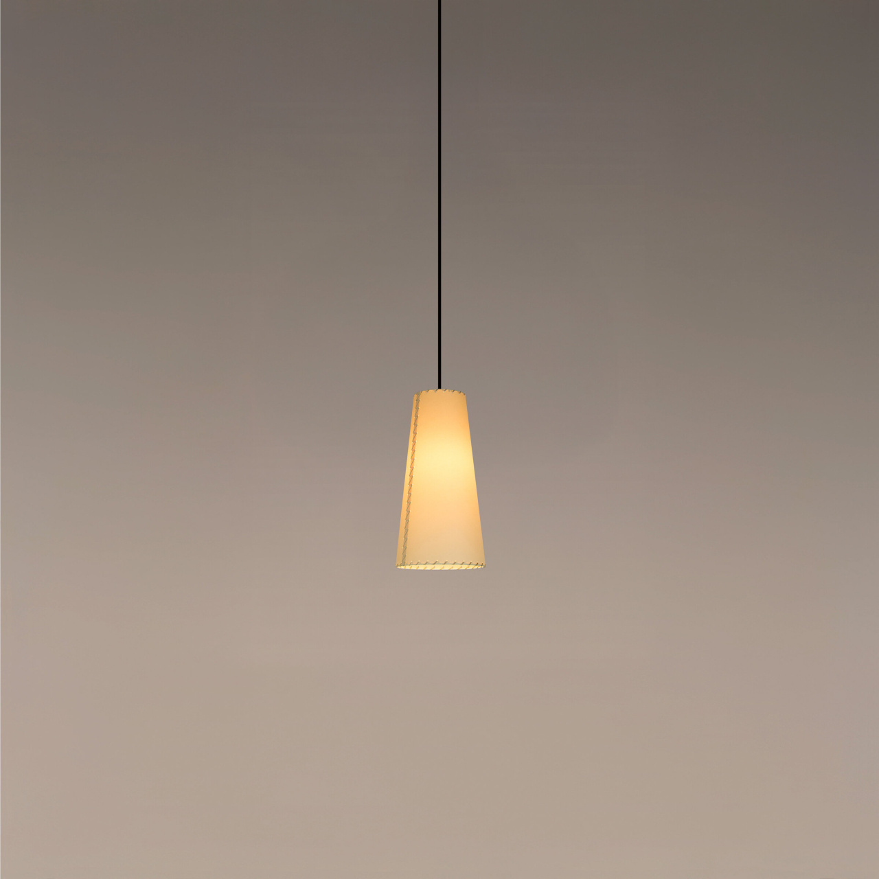 Sisisi-Conicas-Largas-MT2-beige-ON-MT2PA-01-03-04-R25-x2400.jpg