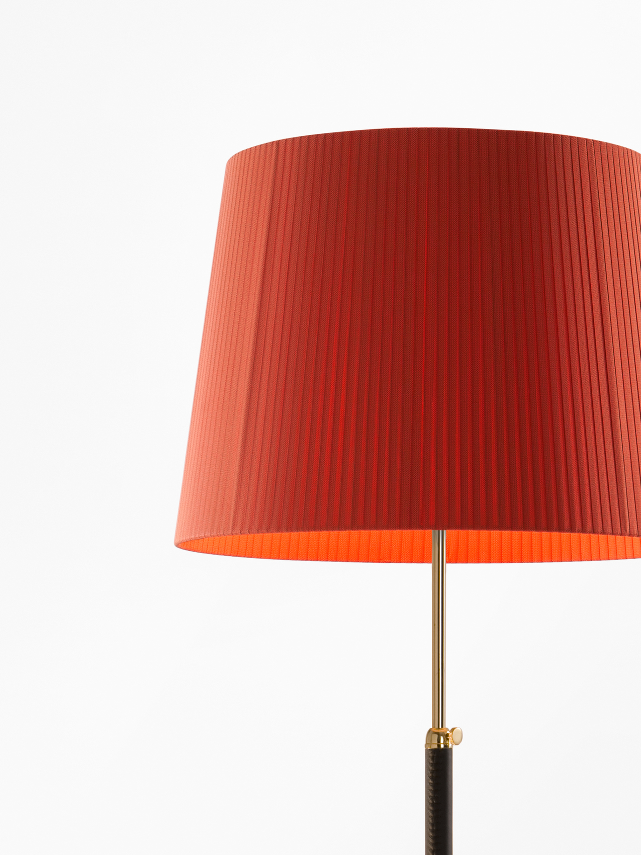lampara_de_pie_pie_de_salon_G1_pantalla_cinta_rojo_ambar_PG105-O1-O1.jpg
