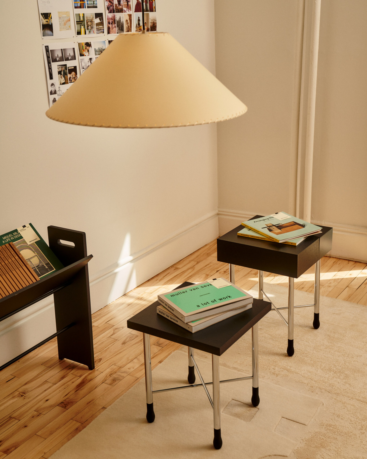 Light-Reading-Chapter-One-GaleriaS-CNueva-York-Seth-Caplan-021-SISISI-CONICAS-PLANAS-MESITA-GO-x2400