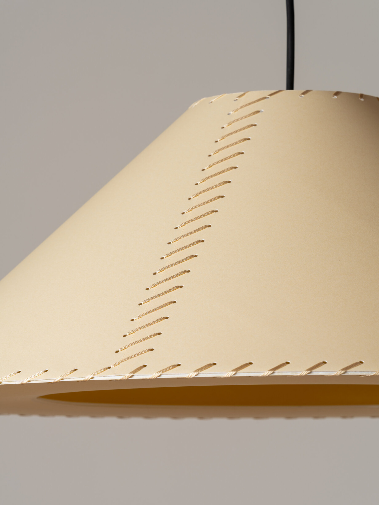 Sisisi-Conica-Plana-MT5-beige-detalle-OFF-SantaCole-EnricBadrinas-2022-02-x2400.jpg