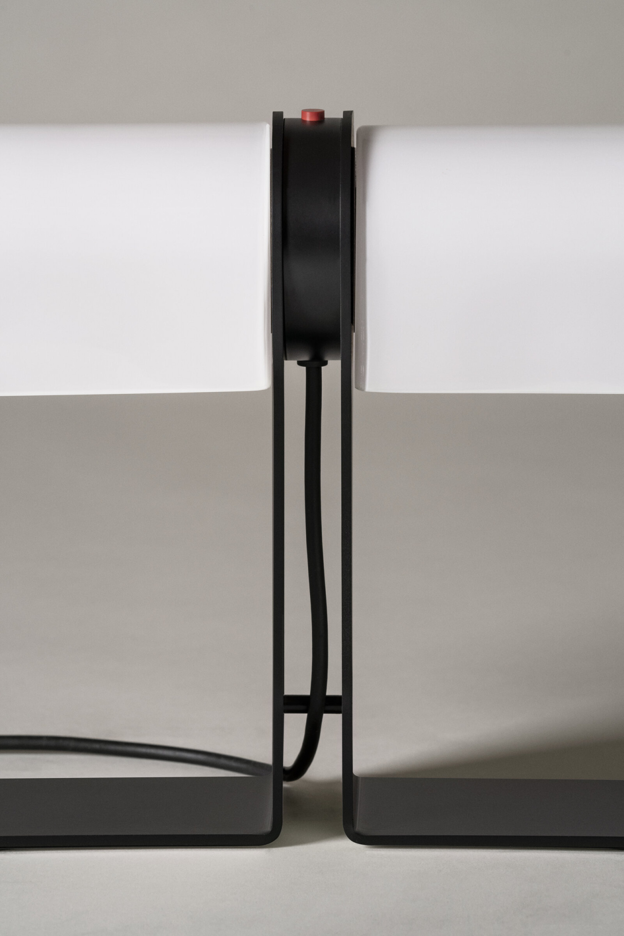 Duo-blanco-detalle-OFF-SantaCole-EnricBadrinas-2022-02-v1a-x2400.jpg