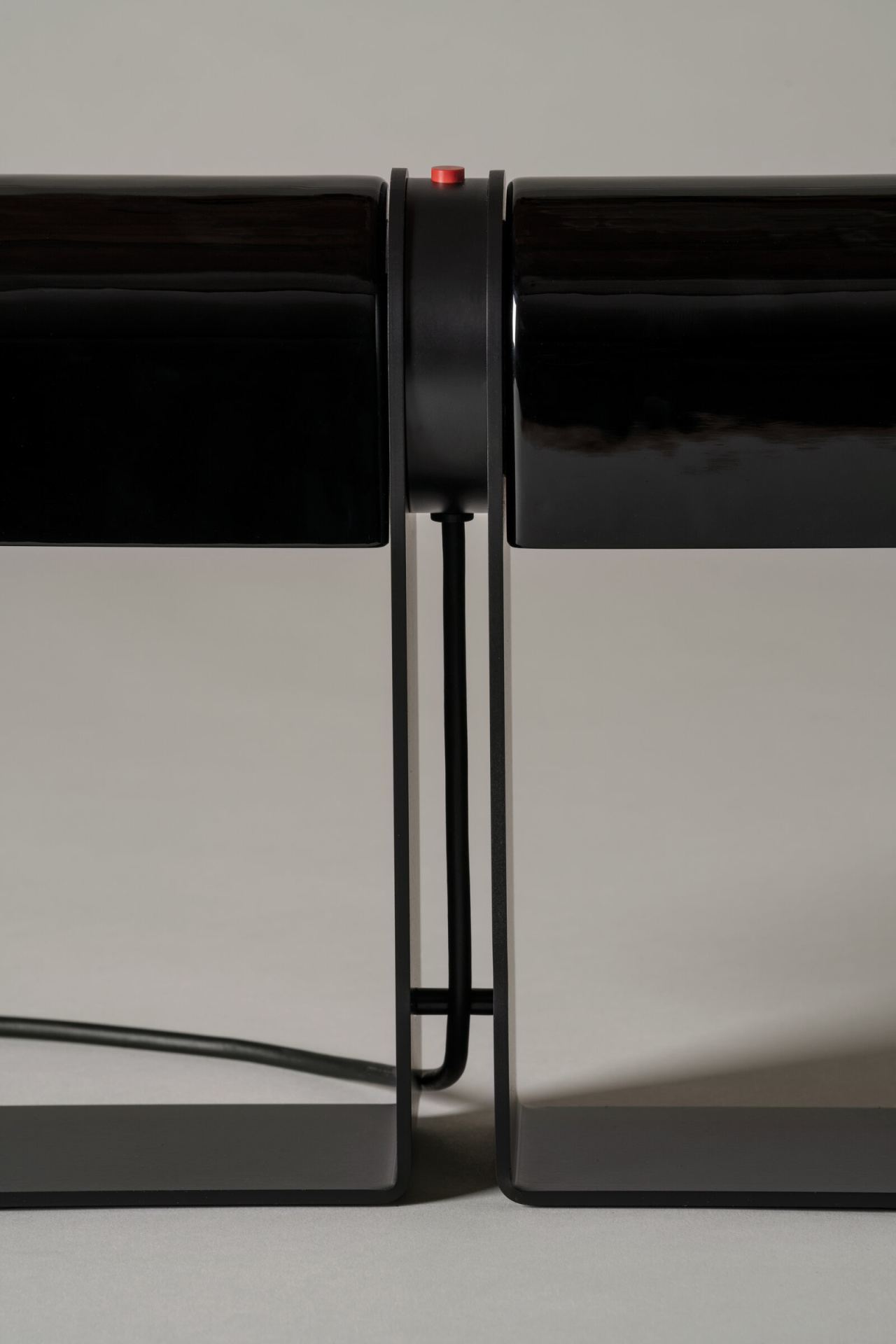 Duo-negro-detalle-OFF-SantaCole-EnricBadrinas-2022-02-2-x2400.jpg