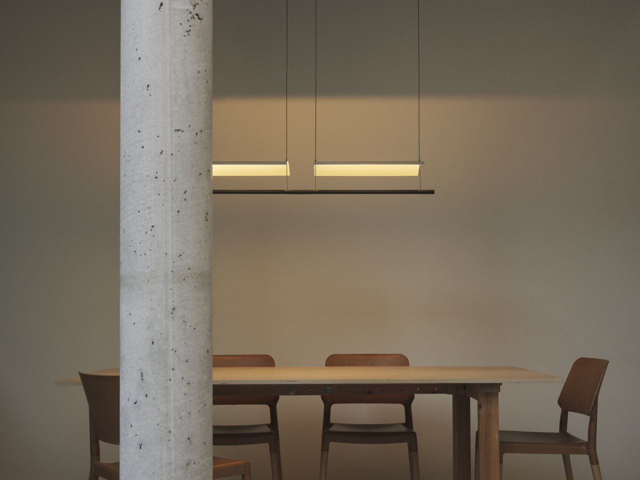Lamina-45-suspension-ON-CasaCosta-JaraVarela-SantaCole-2023-01-x2400.jpg