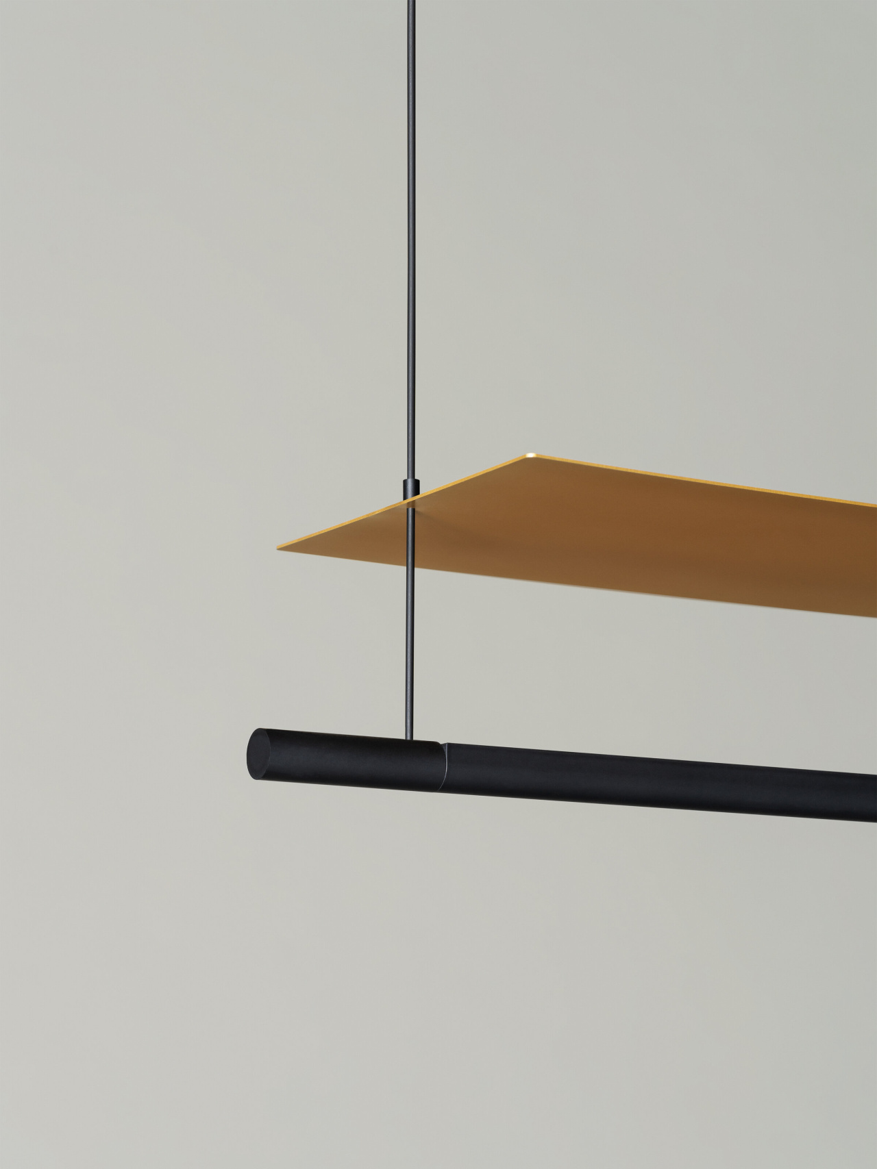 LaminaDorada-suspensio-detalle-OFF-EnricBadrinas-SantaCole-2022-x2400.jpg