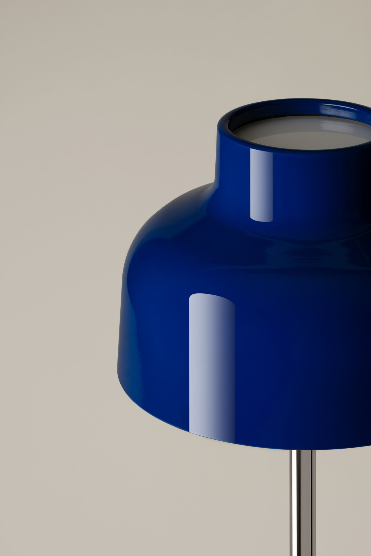 M64-Azul-Ultramar-Enric-Badrinas-SantaCole-2025-DET-RET-x2400.jpg