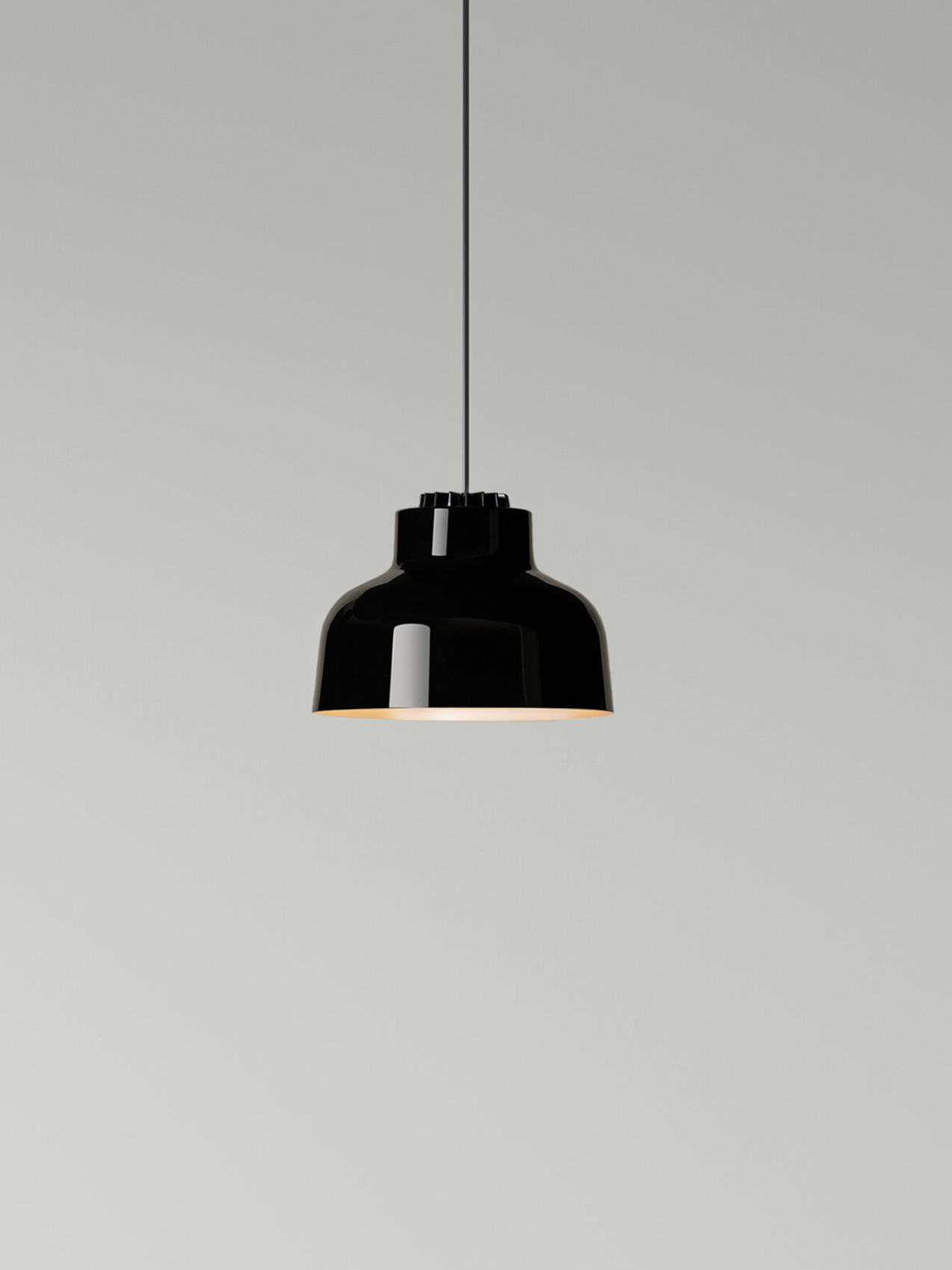 m64_pantalla_negro_puro_M6412_B-O1.jpg