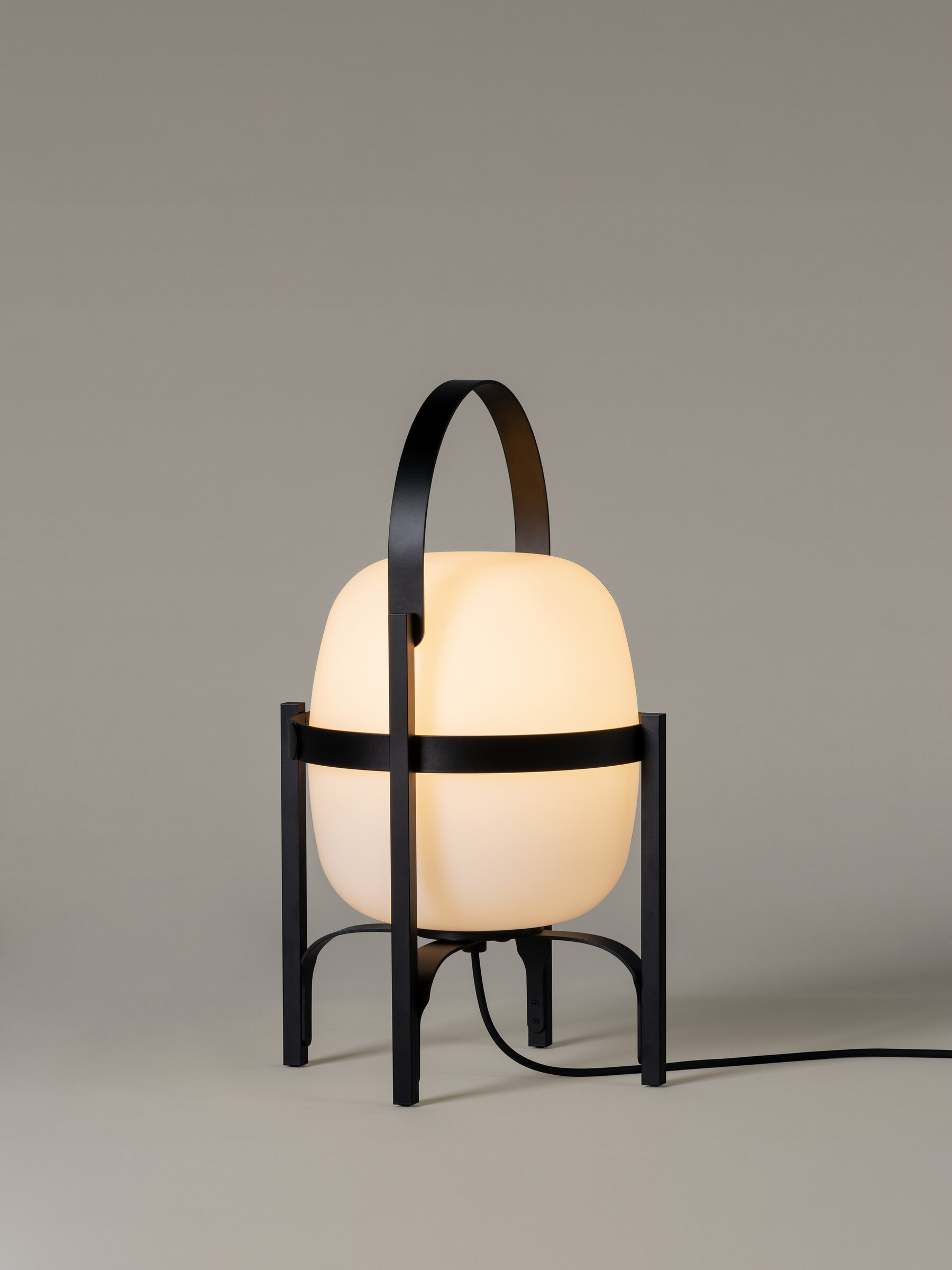Cesta-Exterior-negra-on-Enric-Badrinas-2022-CESTG01-v3-x2400