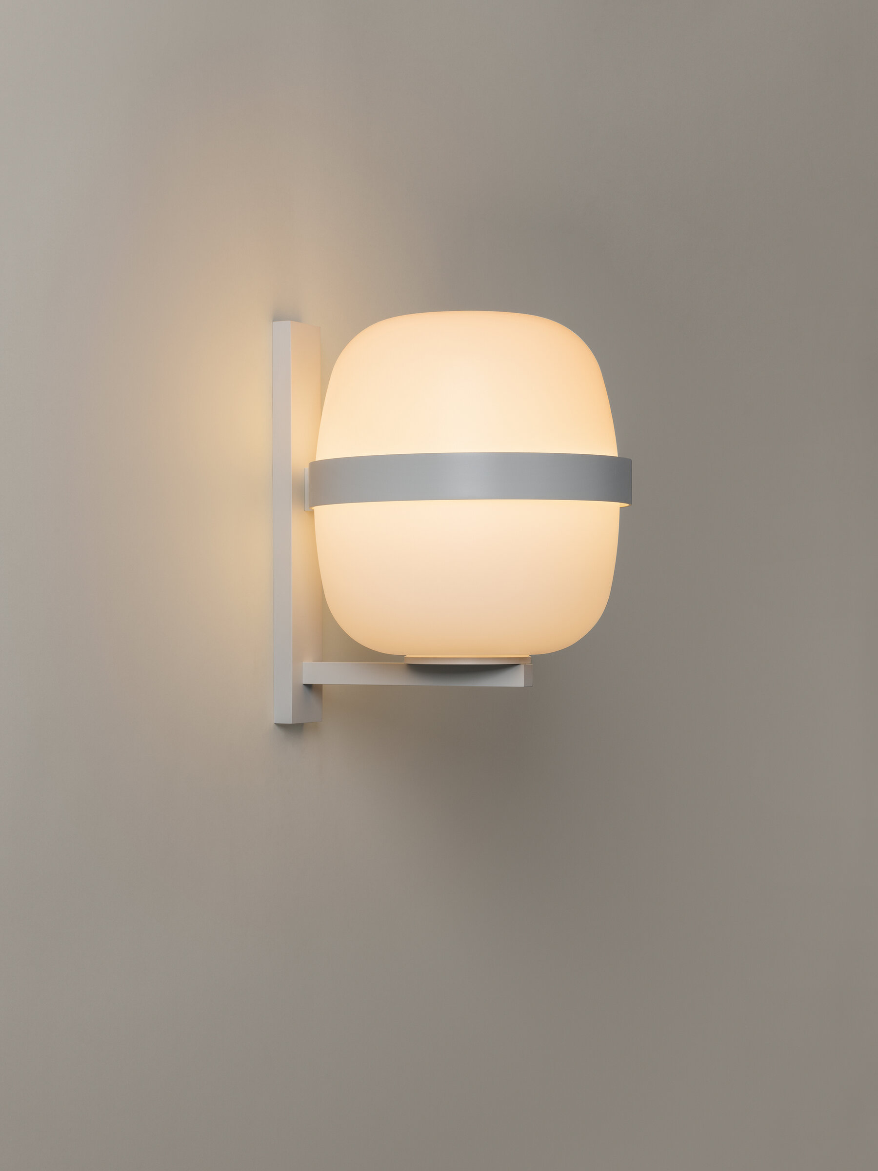 SantaCole-Wally-Cesta-blanco-perfil-on-Badrinas-2022-WALWB02-v1-x2400
