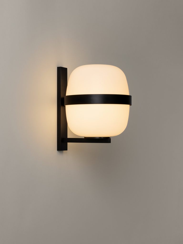 SantaCole-Wally-Cesta-negro-perfil-on-Badrinas-2022-WALWB01-v1-x2400-768x1024