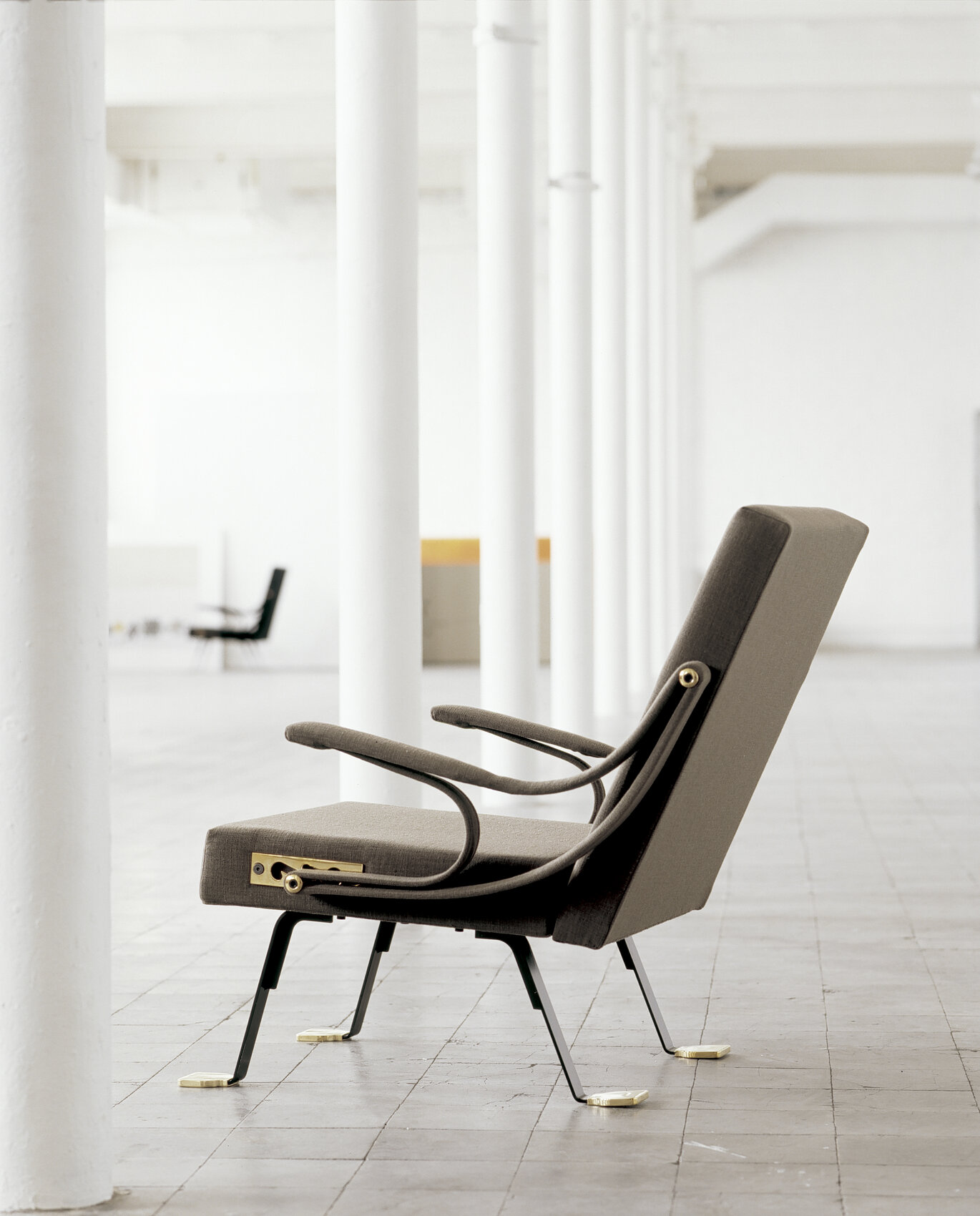 01-sillon-digamma-CarmeMasia-x2400.jpg