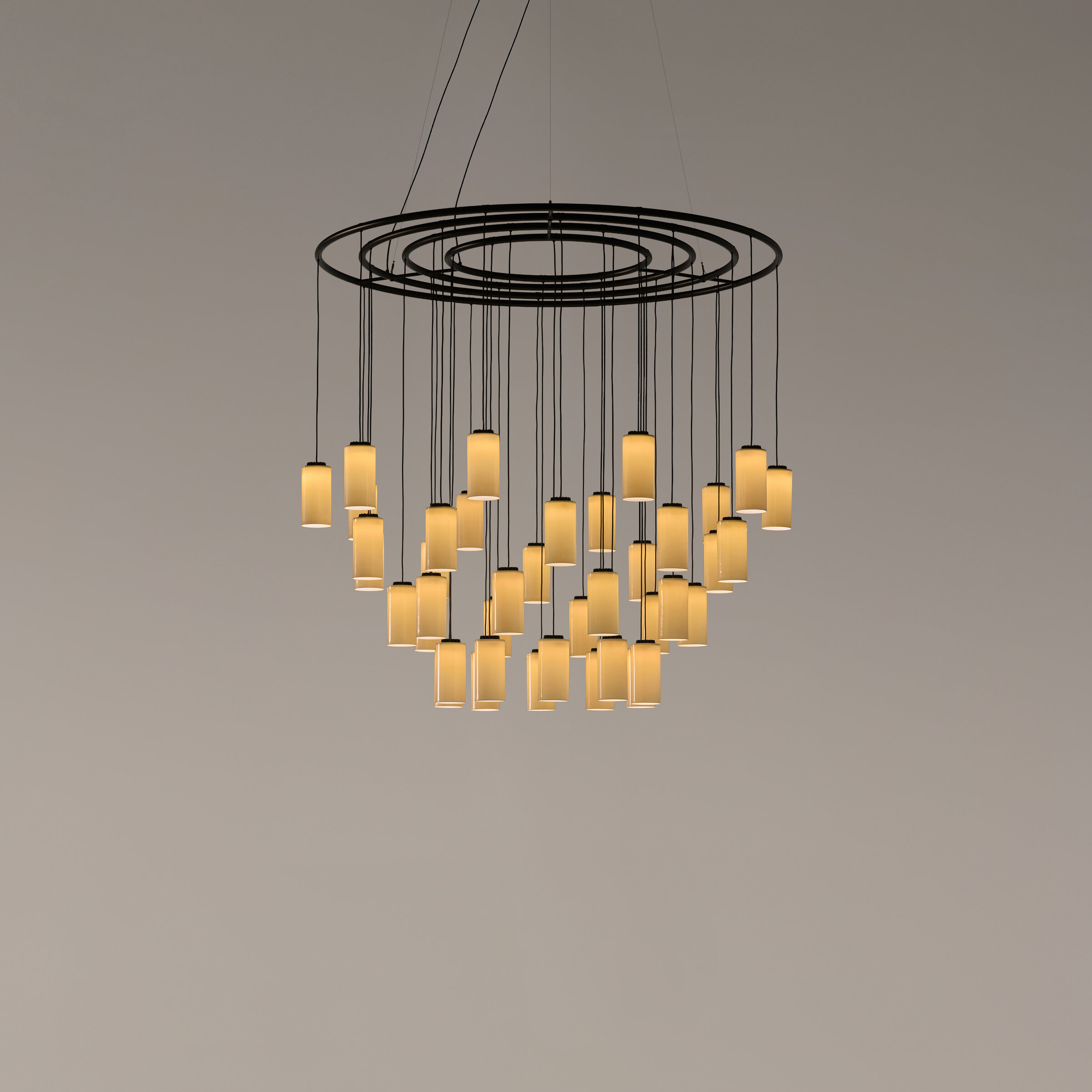 Cirio-Chandelier-L-Porcelana-ON-R25-x2400.jpg