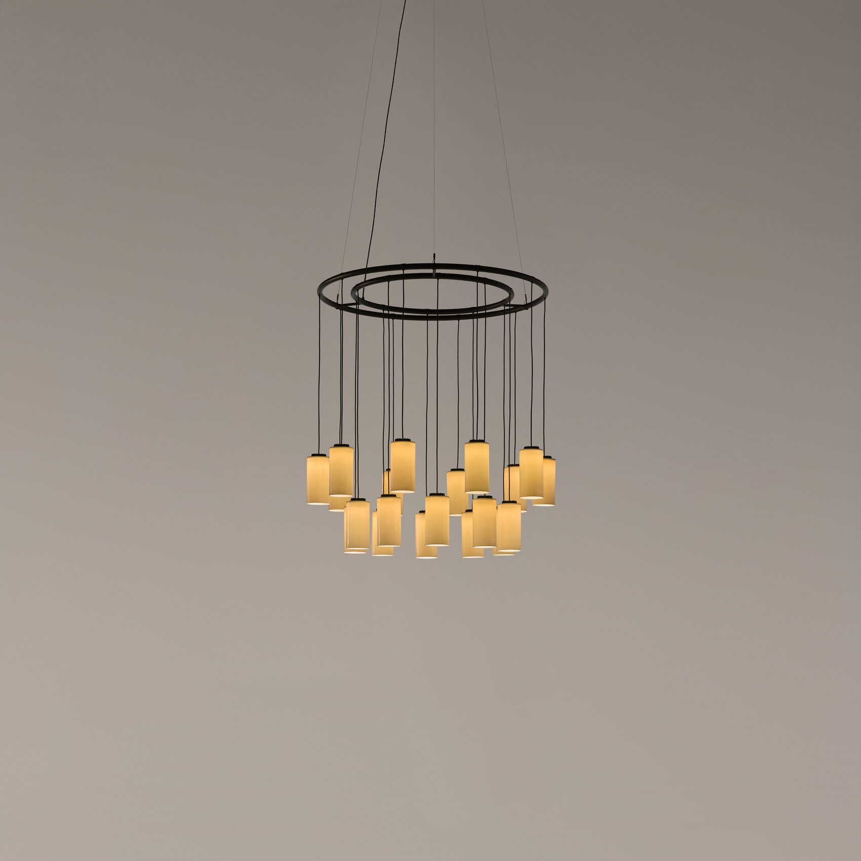 Cirio-Chandelier-S-Porcelana-ON-R25-x2400.jpg