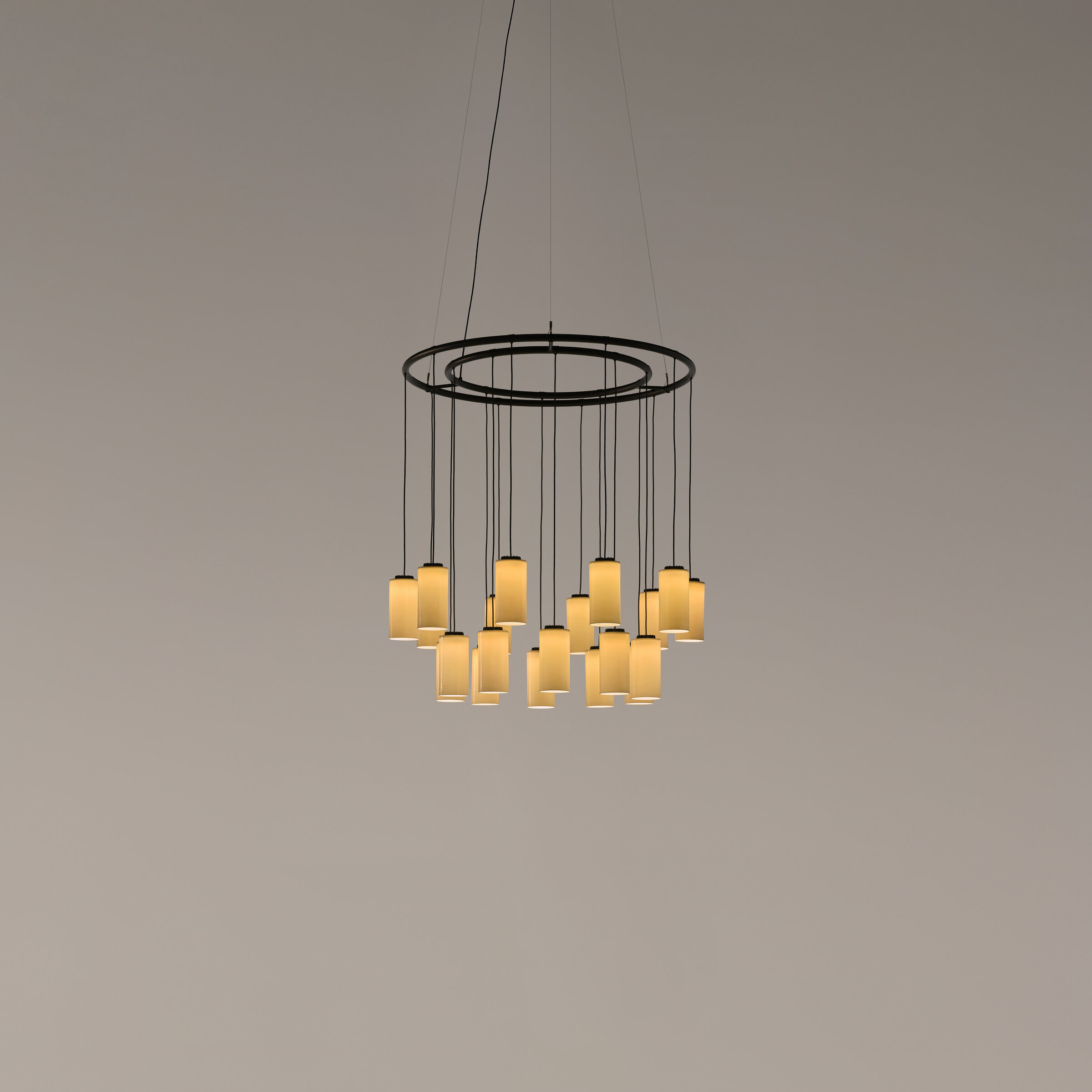 Cirio-Chandelier-S-Porcelana-ON-R25-x2400.jpg