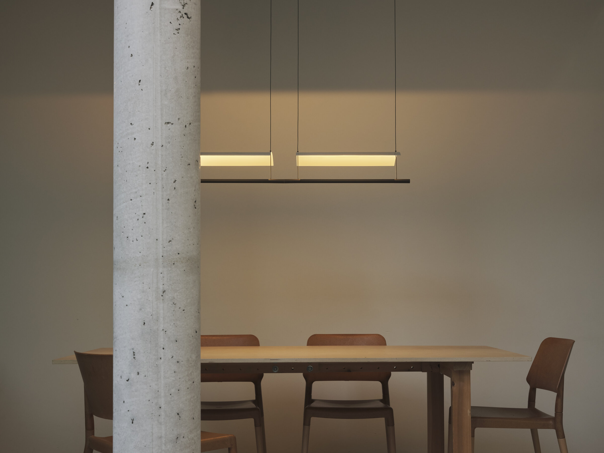 Lamina-45-suspension-ON-CasaCosta-JaraVarela-SantaCole-2023-01-x2400.jpg