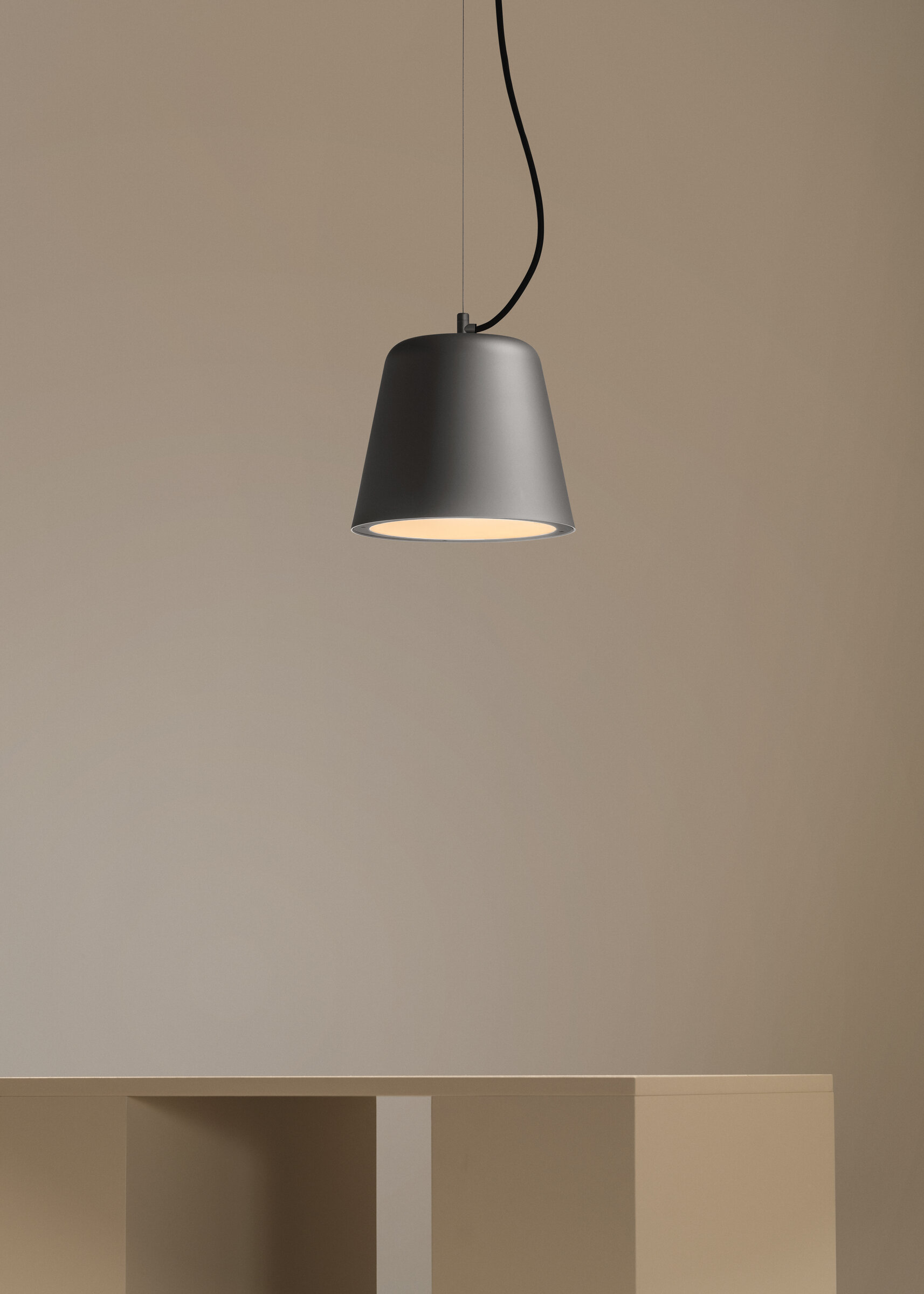 Vaso-gris-SantaCole-Enric-Badrinas-2022-12-x2400.jpg