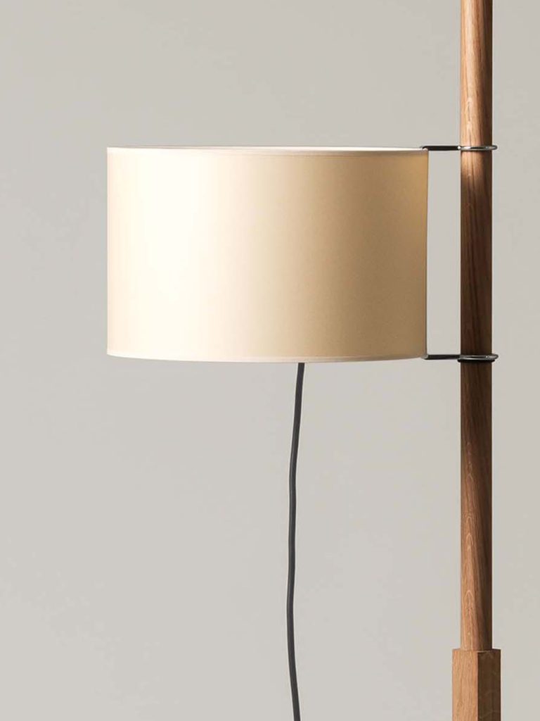 lampara_de_pie_TMM_pantalla_cartulina_beige_6TMMP1-O1-O1-768x1024