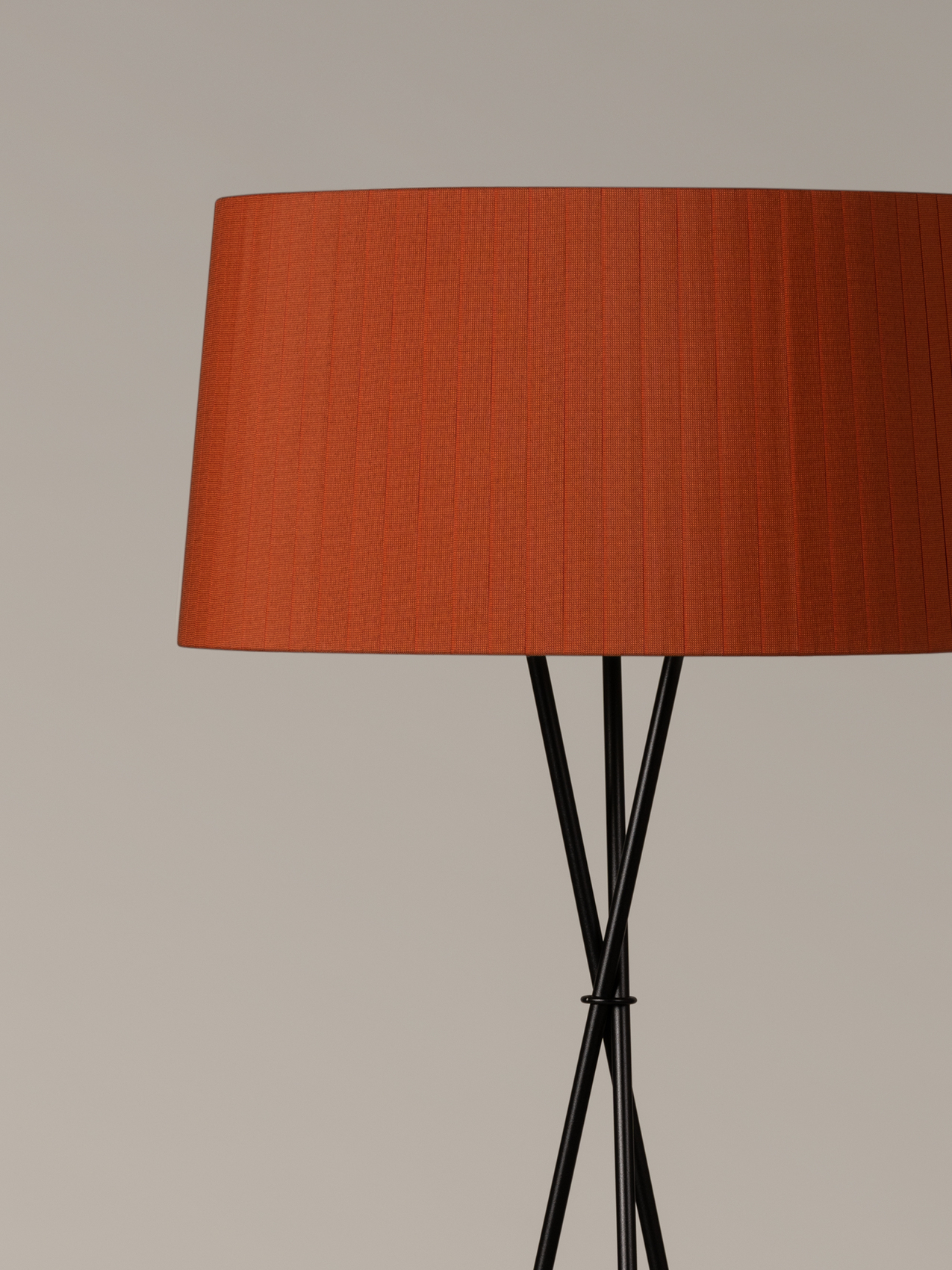 lampara_de_pie_Tripode_G5_pantalla_teja_raw_color_TG5P7-O1-O1