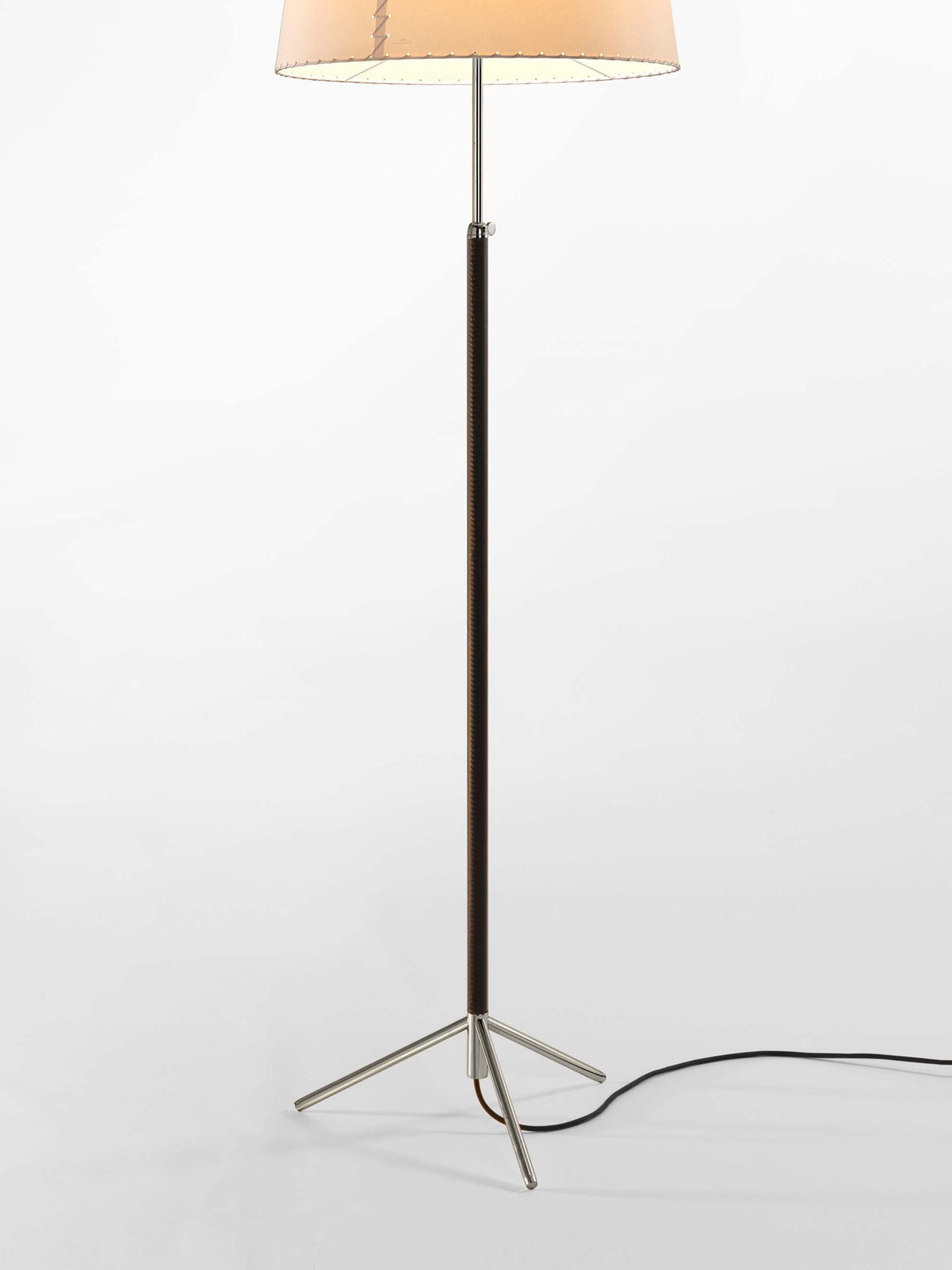 lampara_de_pie_pie_de_salon_estructura_cromada_PDS02-O1