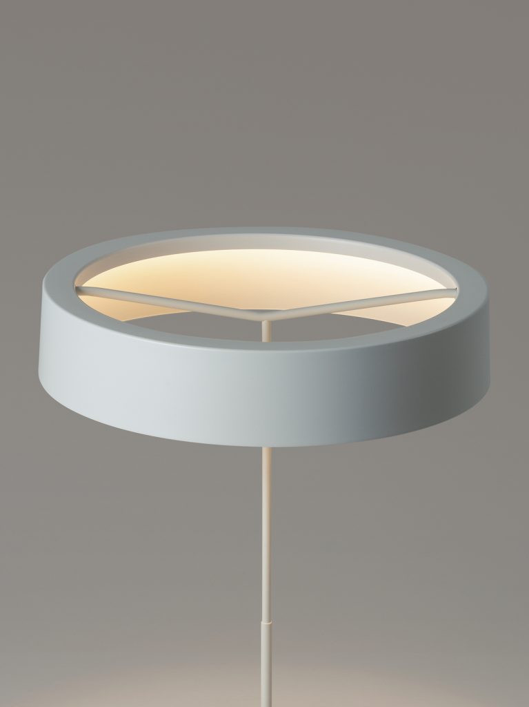 lampara_de_sobremesa_Sin_L_pantalla_aluminio_blanca_SINL1-O1-767x1024