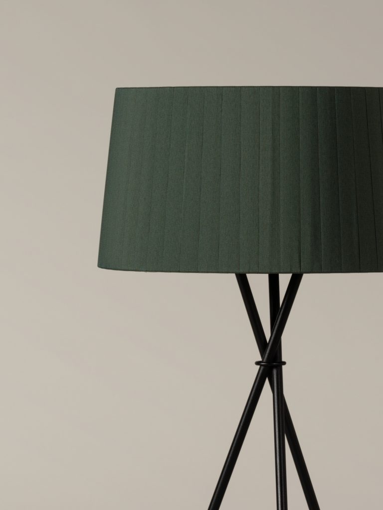 lampara_de_sobremesa_tripode_G6_pantalla_cinta_verde_raw_color_TG6M9-O1-O1-768x1024